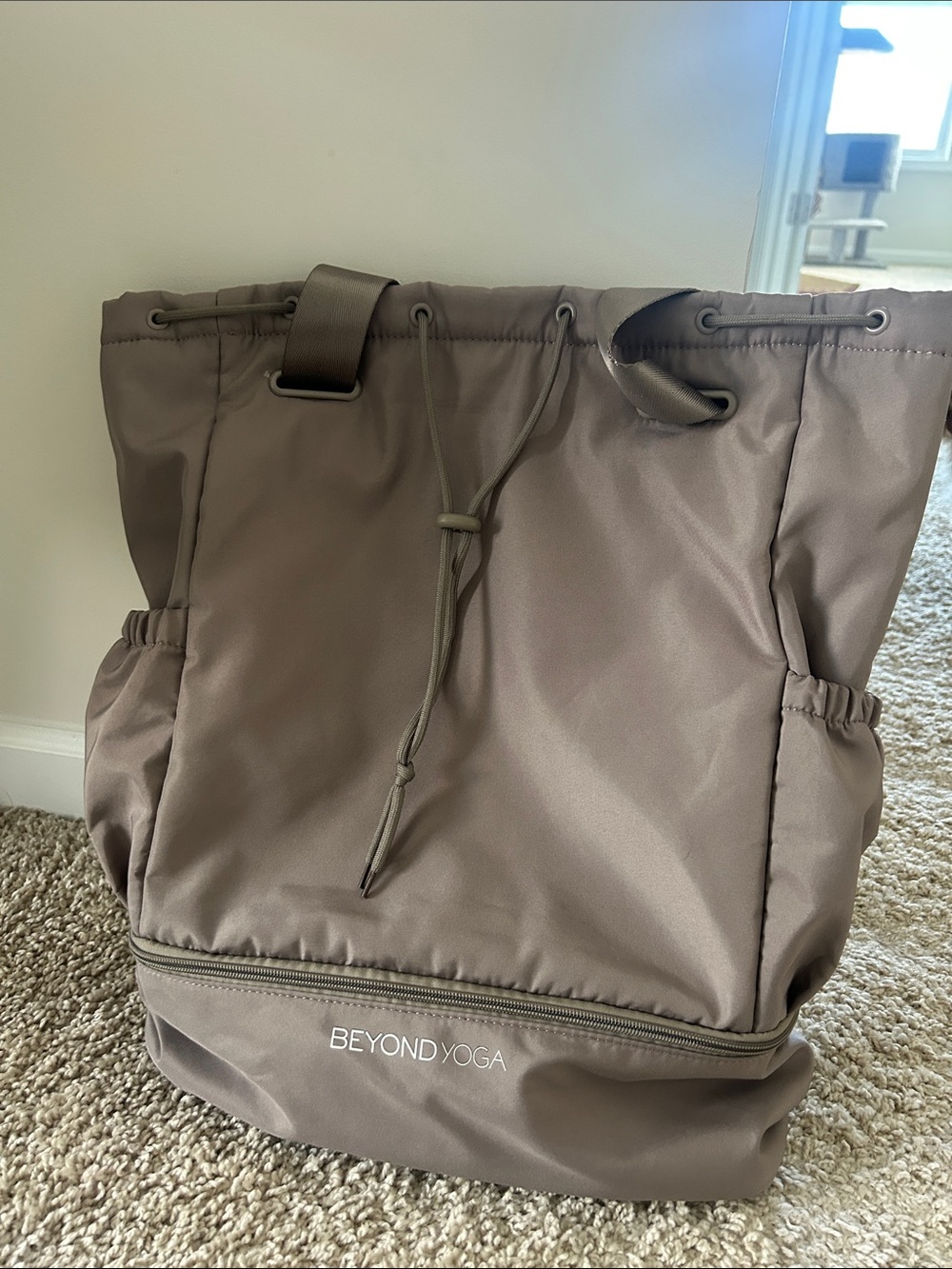 NWOT Beyond Yoga Taupe Drawstring Convertible Gym Bag